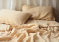 How do natural dyes enhance the uniqueness of organic duvet covers?